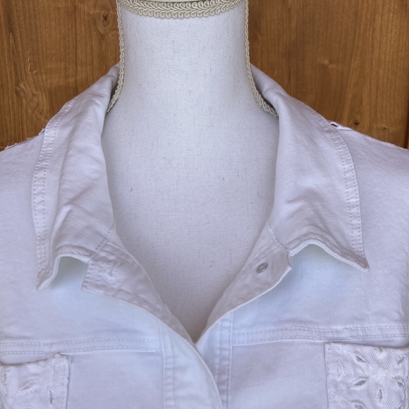 Catherine’s Women’s 3X Denim Jacket White EUC Pockets Eyelet Accent Cotton Blend - Picture 4 of 10